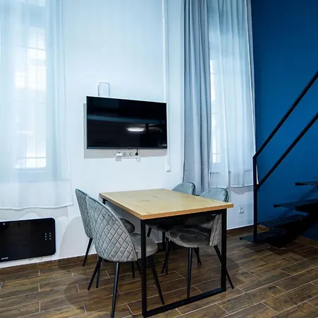 M&s - Entire In The Center Of Apartment *
